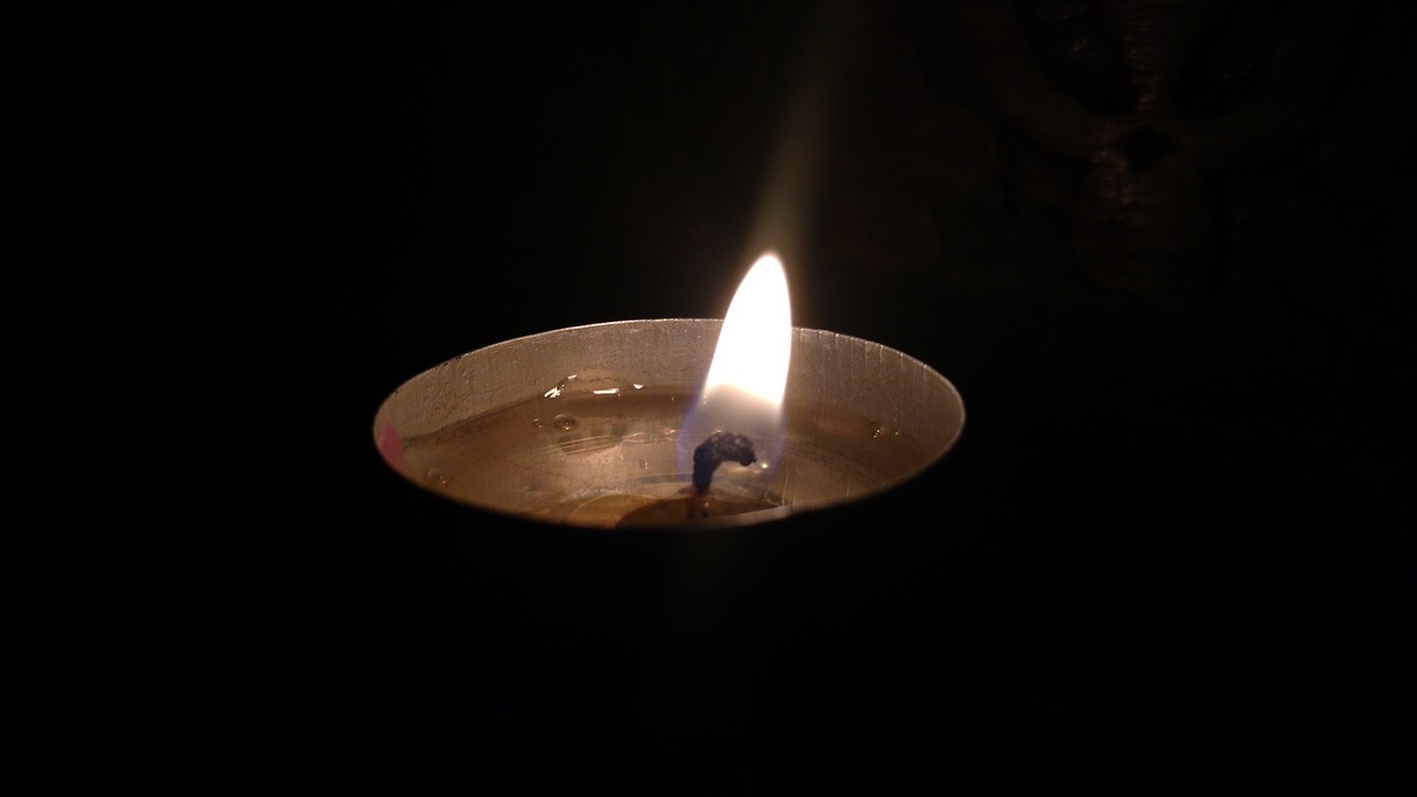 light diwali candals free photo