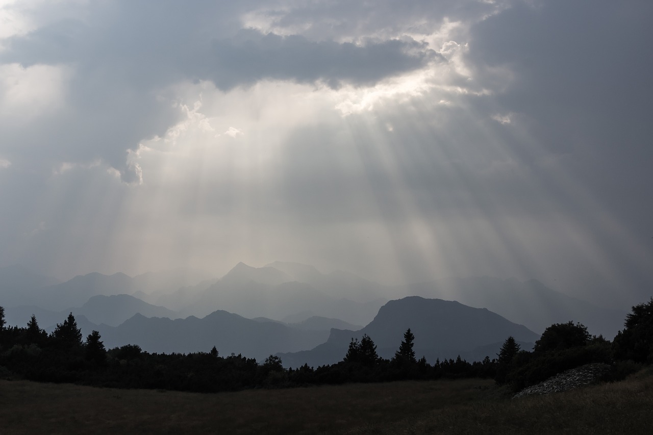 light mountains sunbeam free photo