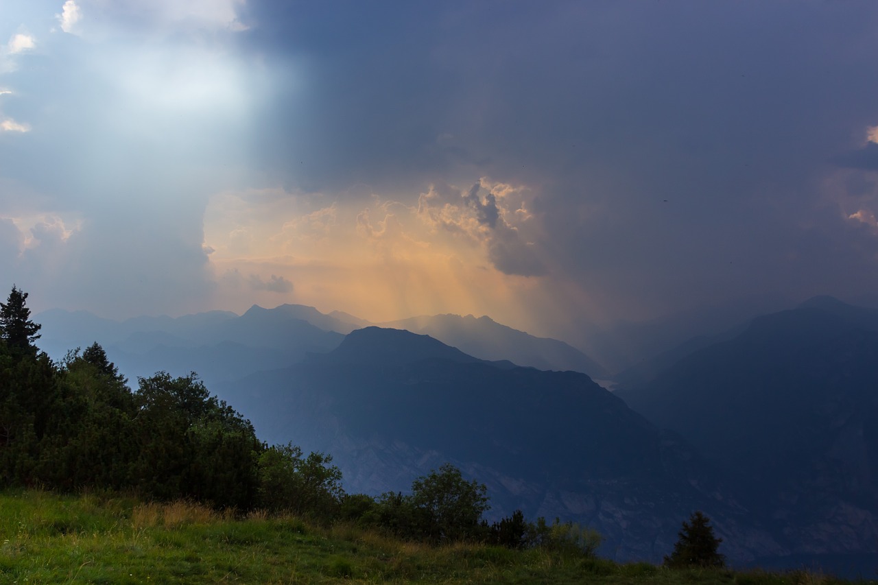 light mountains sunbeam free photo