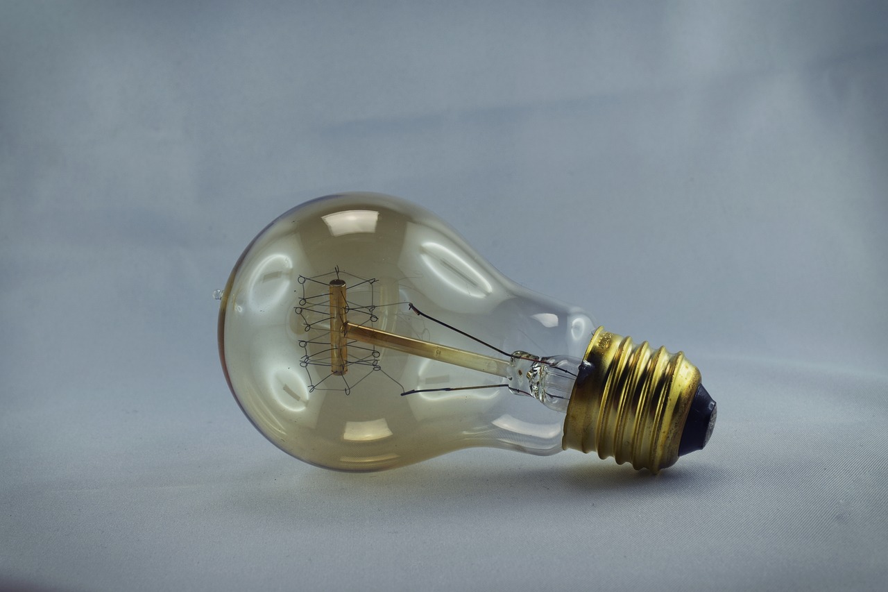 light bulb disappearing vintage light bulb free photo