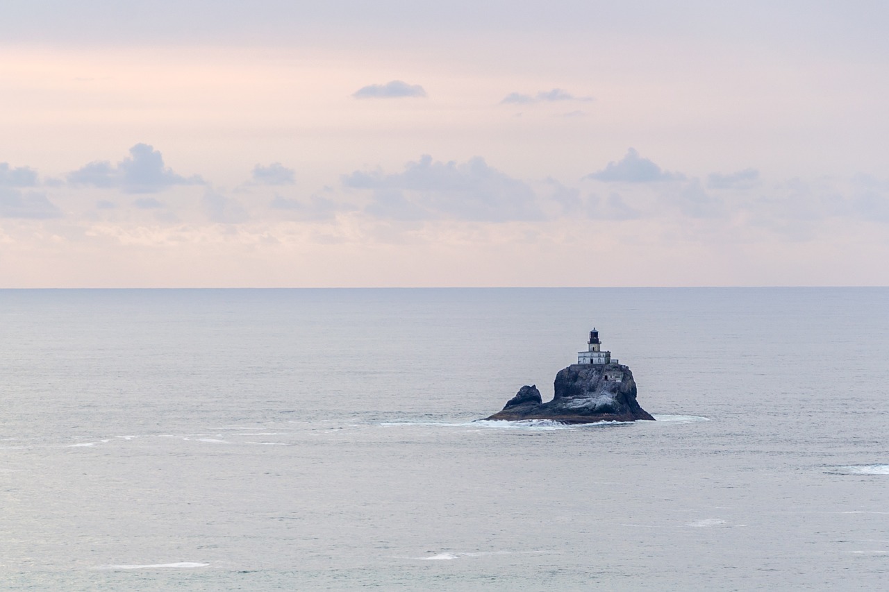 lighthouse lonely alone free photo