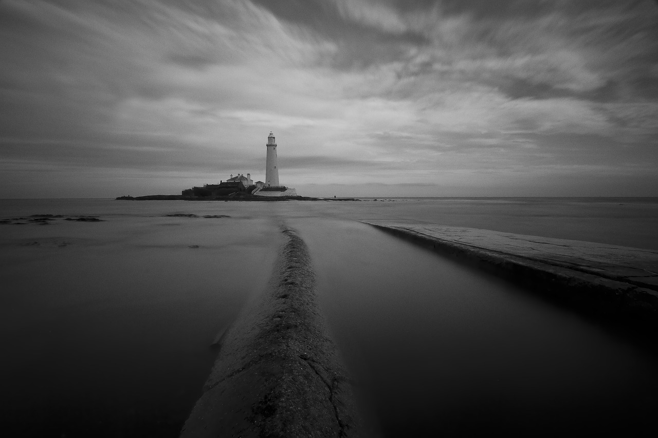 lighthouse causeway mono free photo