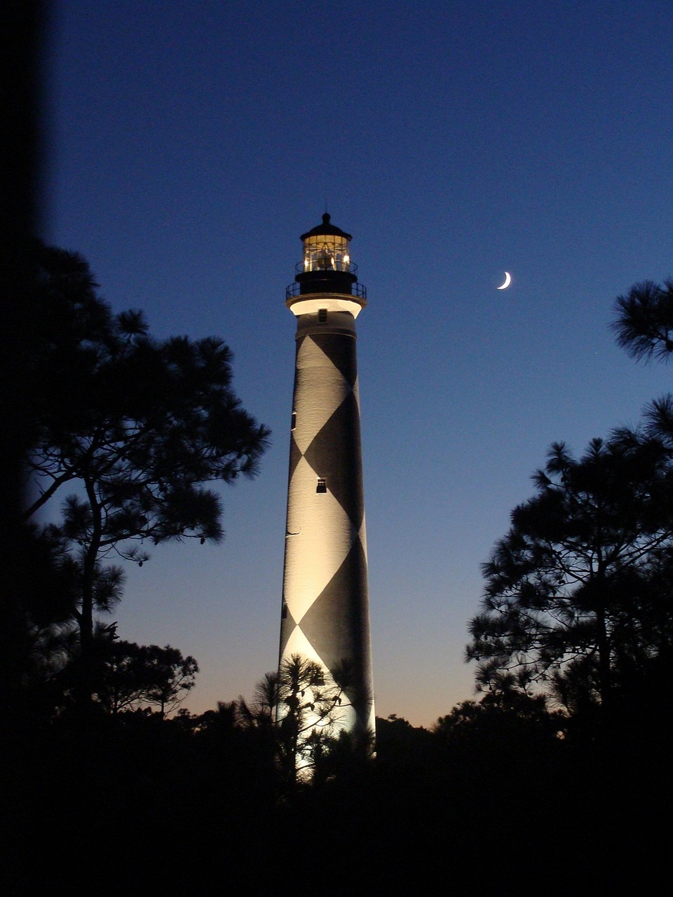 lighthouse ocean night free photo