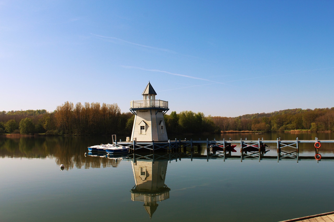 lighthouse lake water free photo