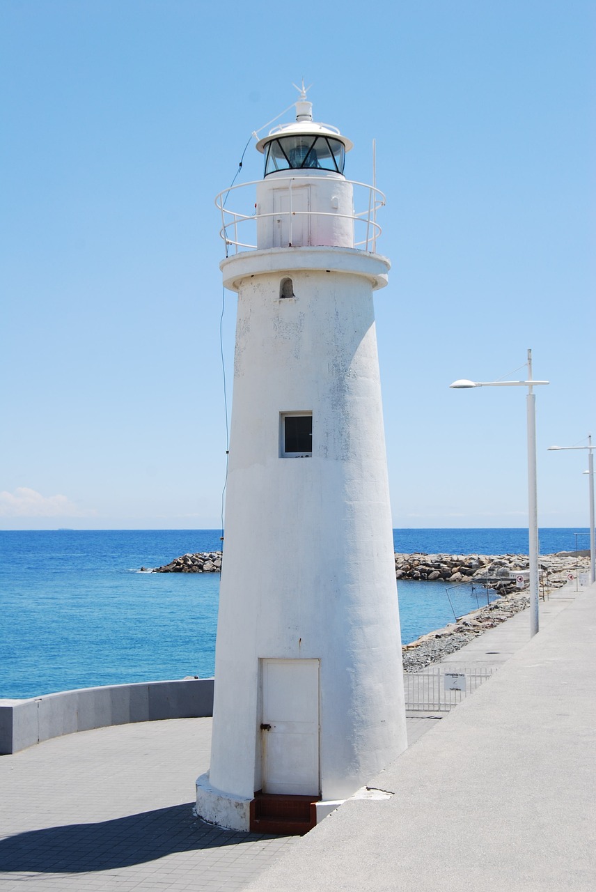 lighthouse holiday port free photo