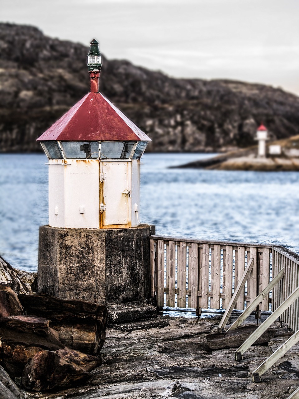 lighthouse sea ocean free photo