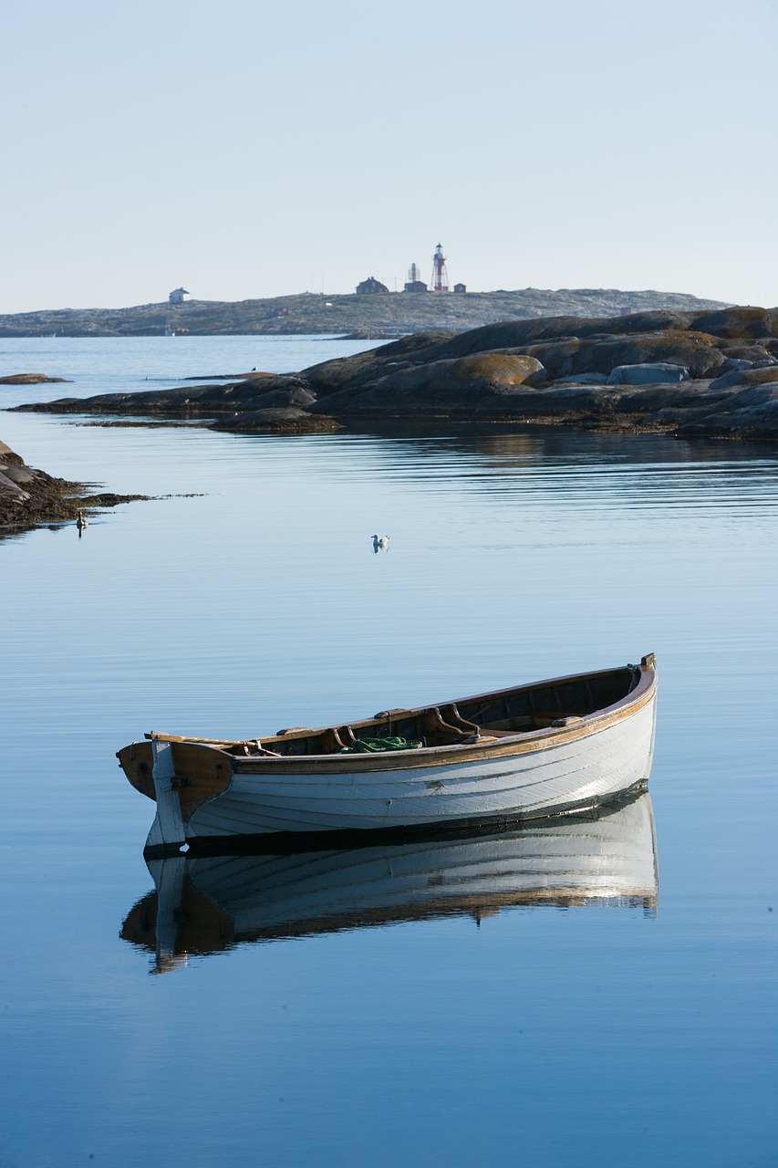 lighthouse boat sea free photo