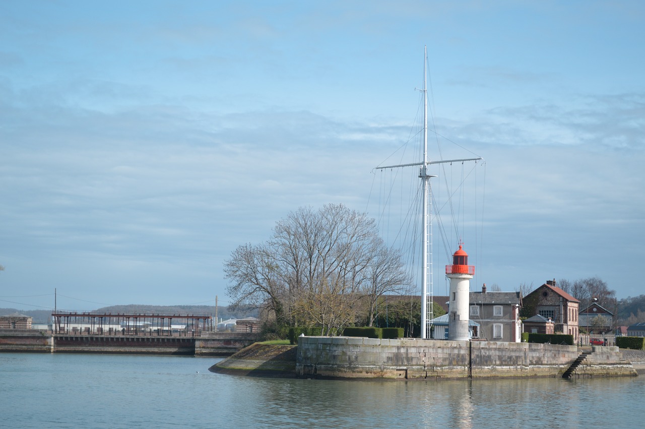 lighthouse port sea free photo