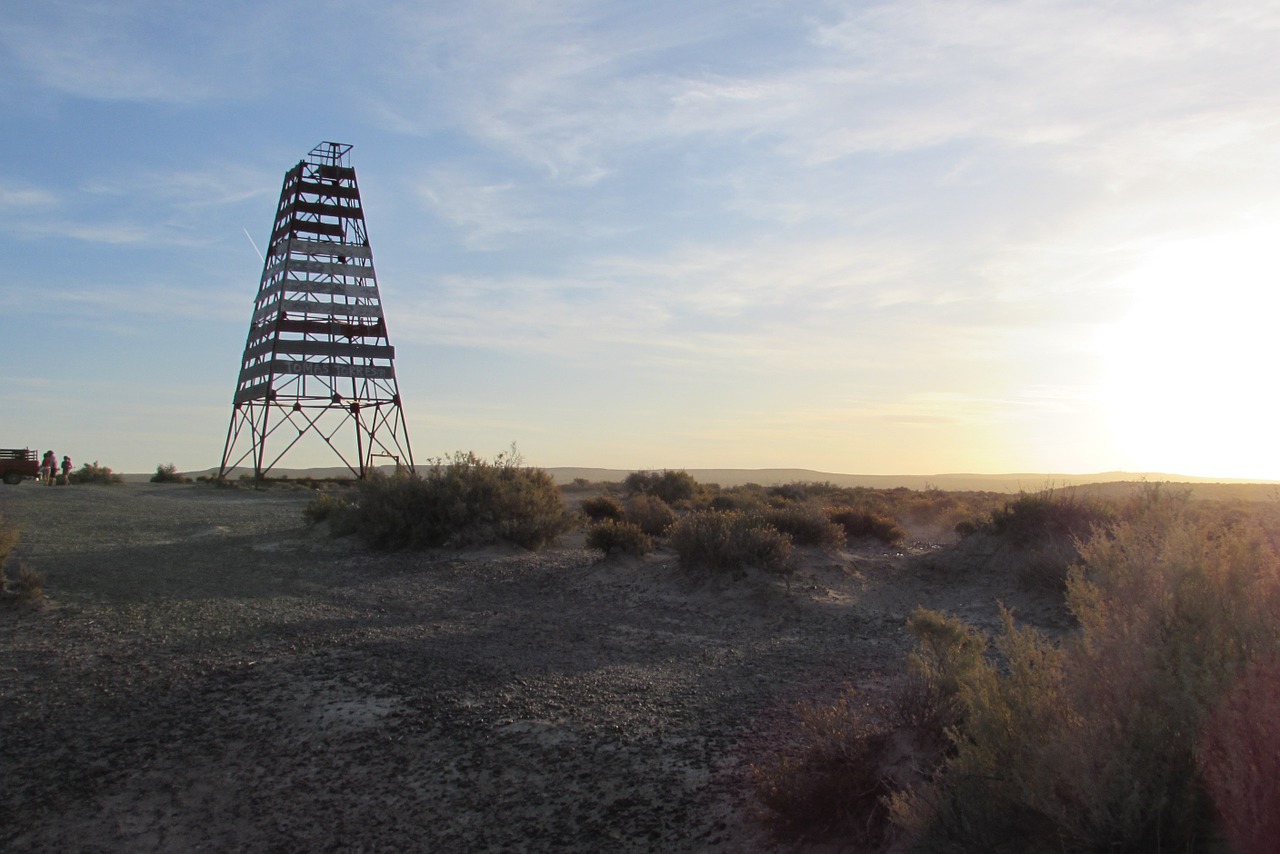 lighthouse port madryn free photo