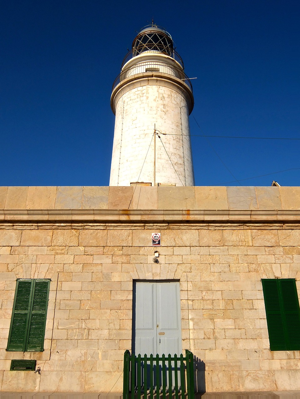 lighthouse sky sea free photo