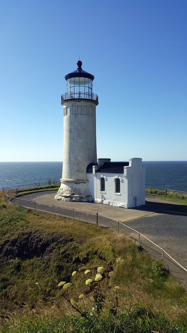 lighthouse pacific ocean free photo