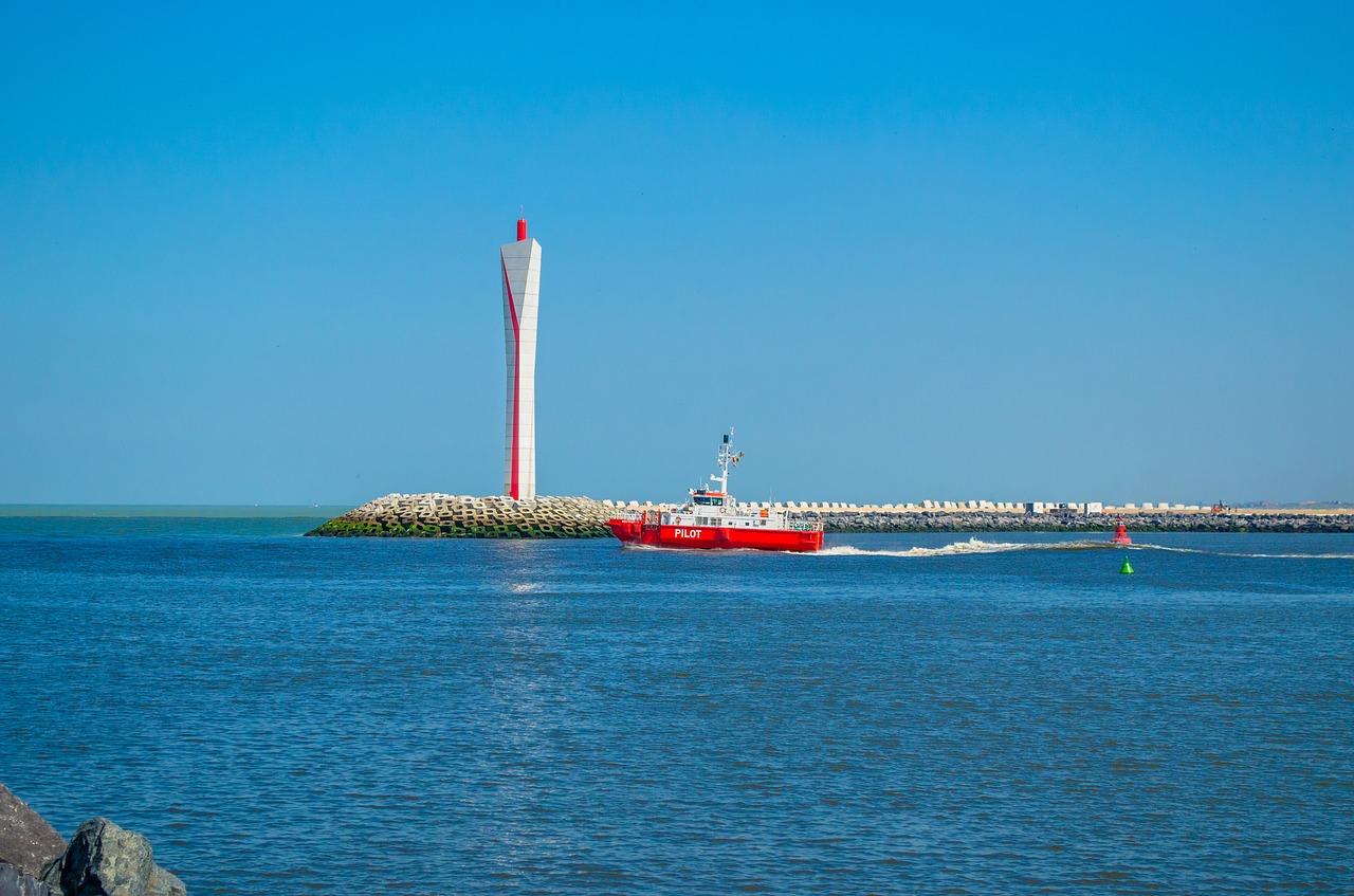 lighthouse sea ocean free photo