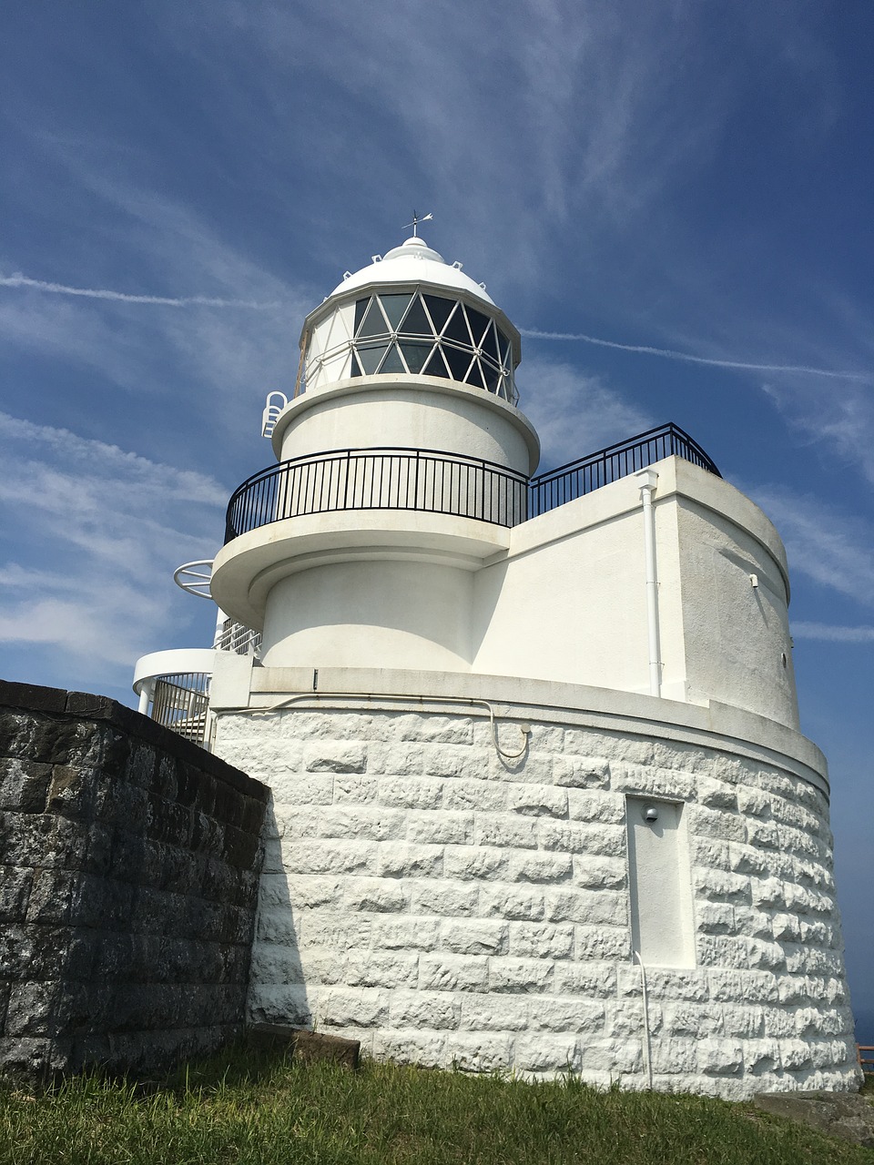 lighthouse building blue sky free photo