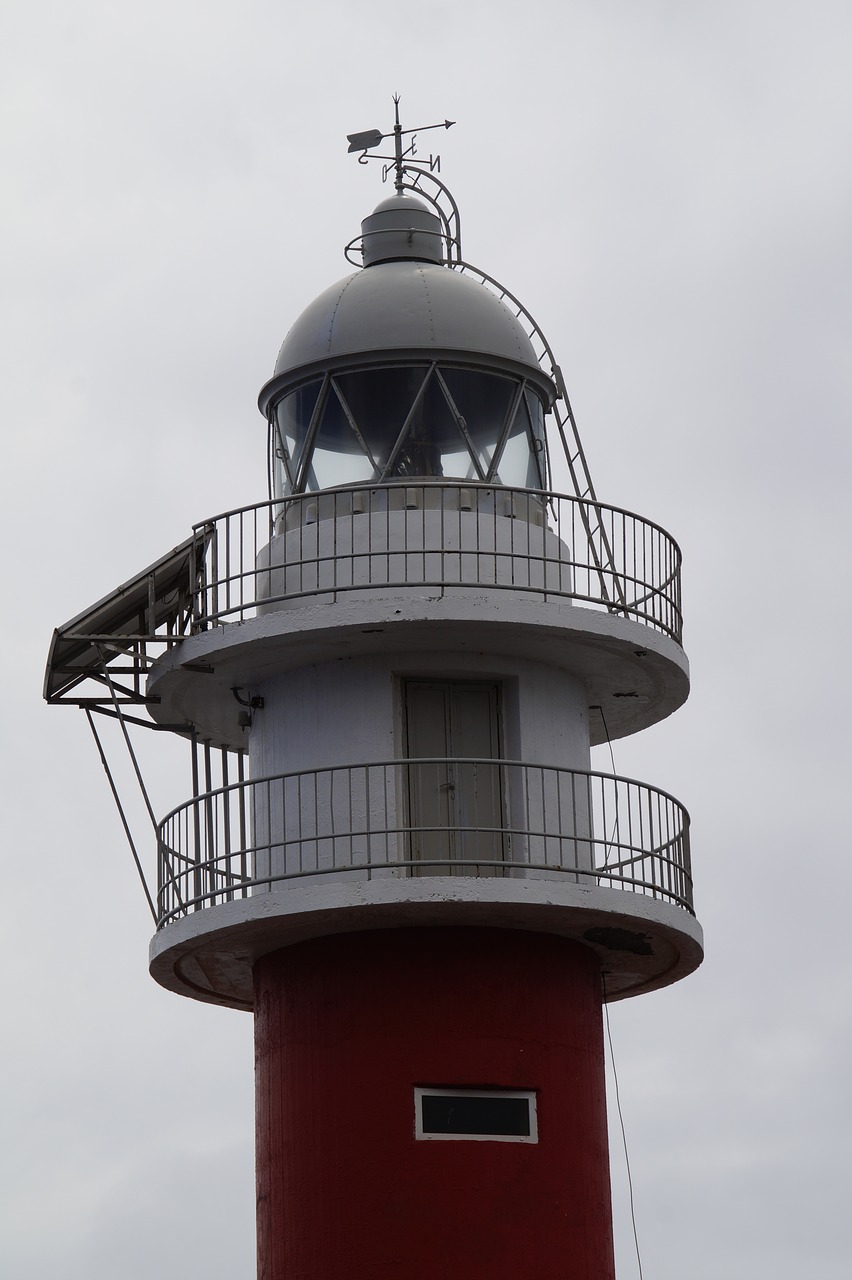 lighthouse sky sea free photo