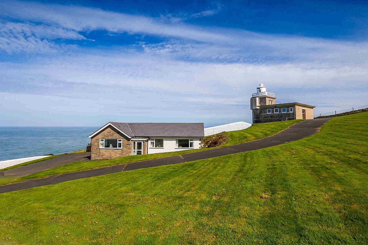 lighthouse ocean building free photo