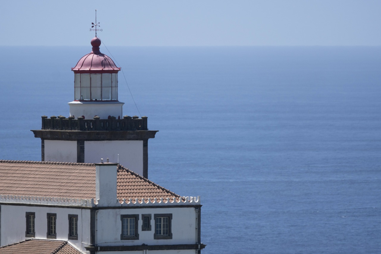 lighthouse sea blue free photo