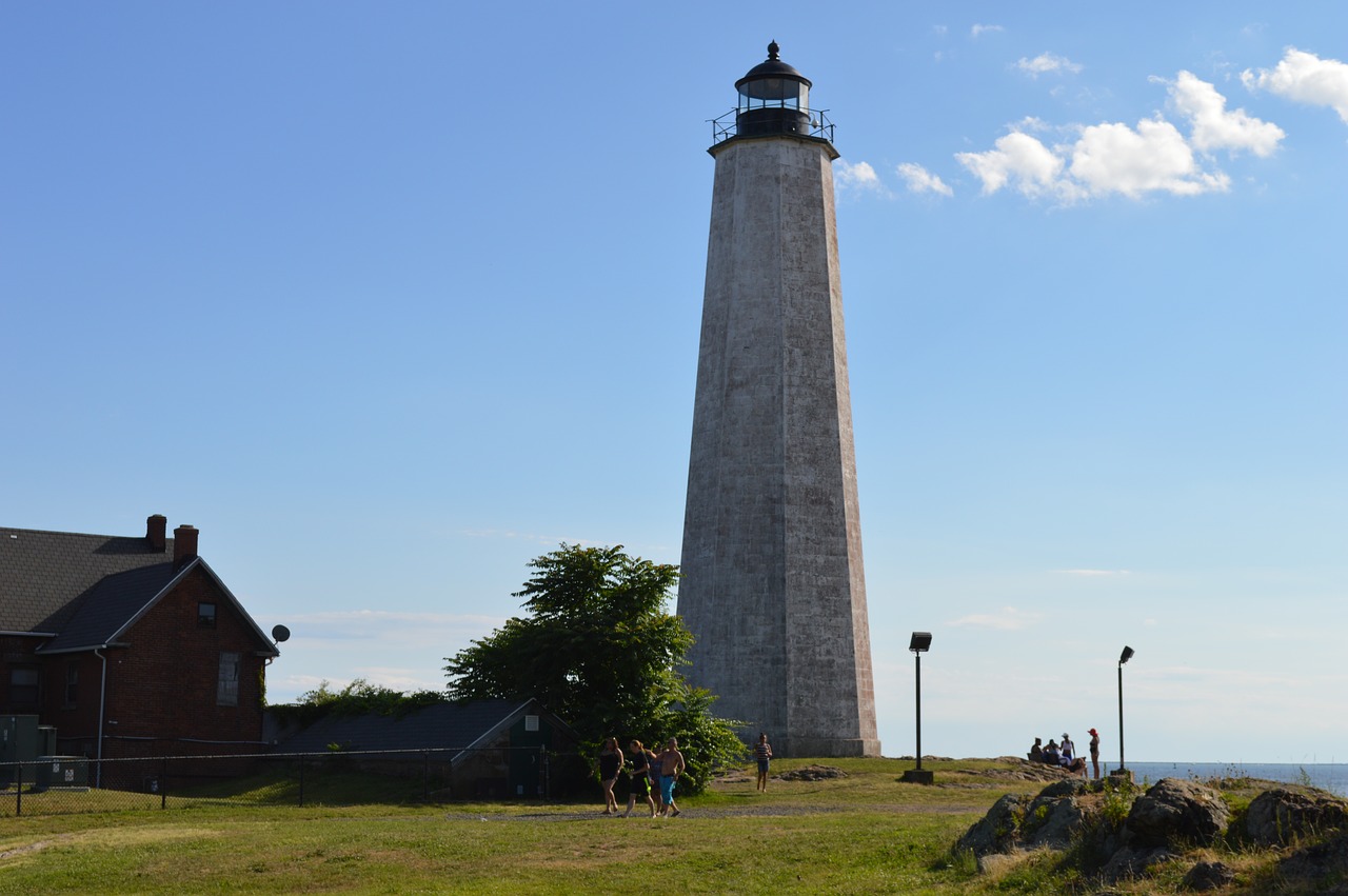 lighthouse new haven sky free photo