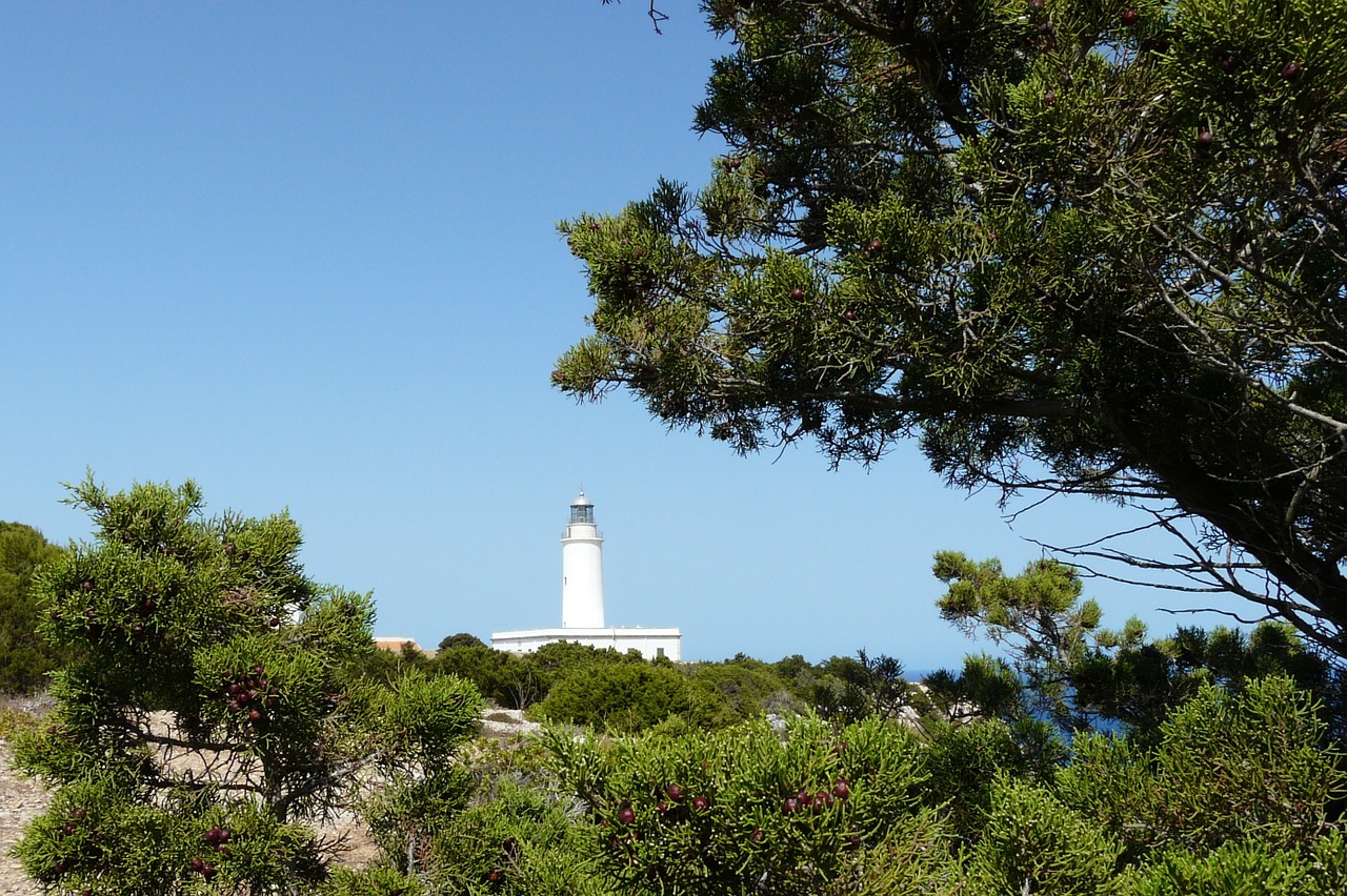 lighthouse sky holiday free photo