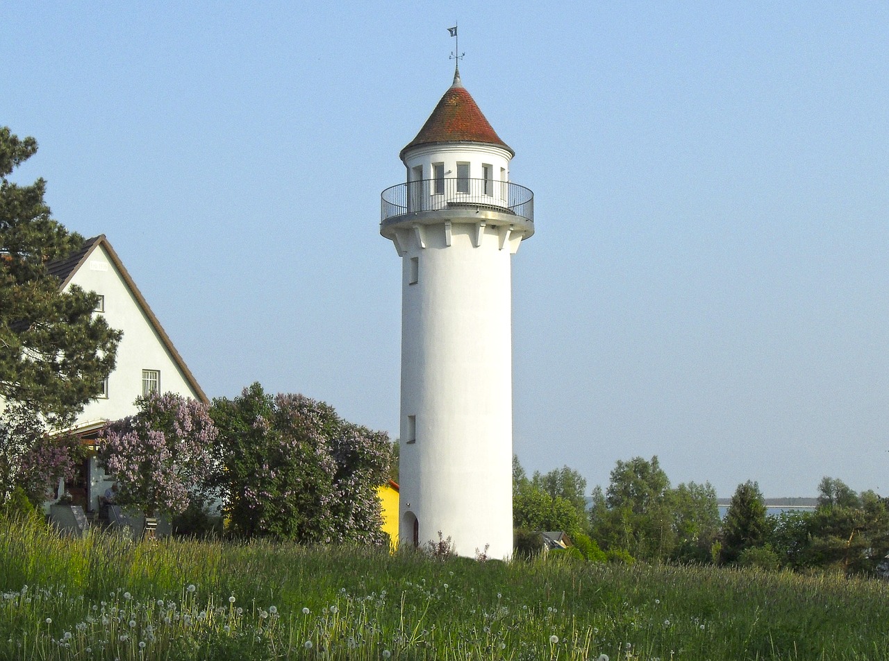 lighthouse baltic sea haff free photo