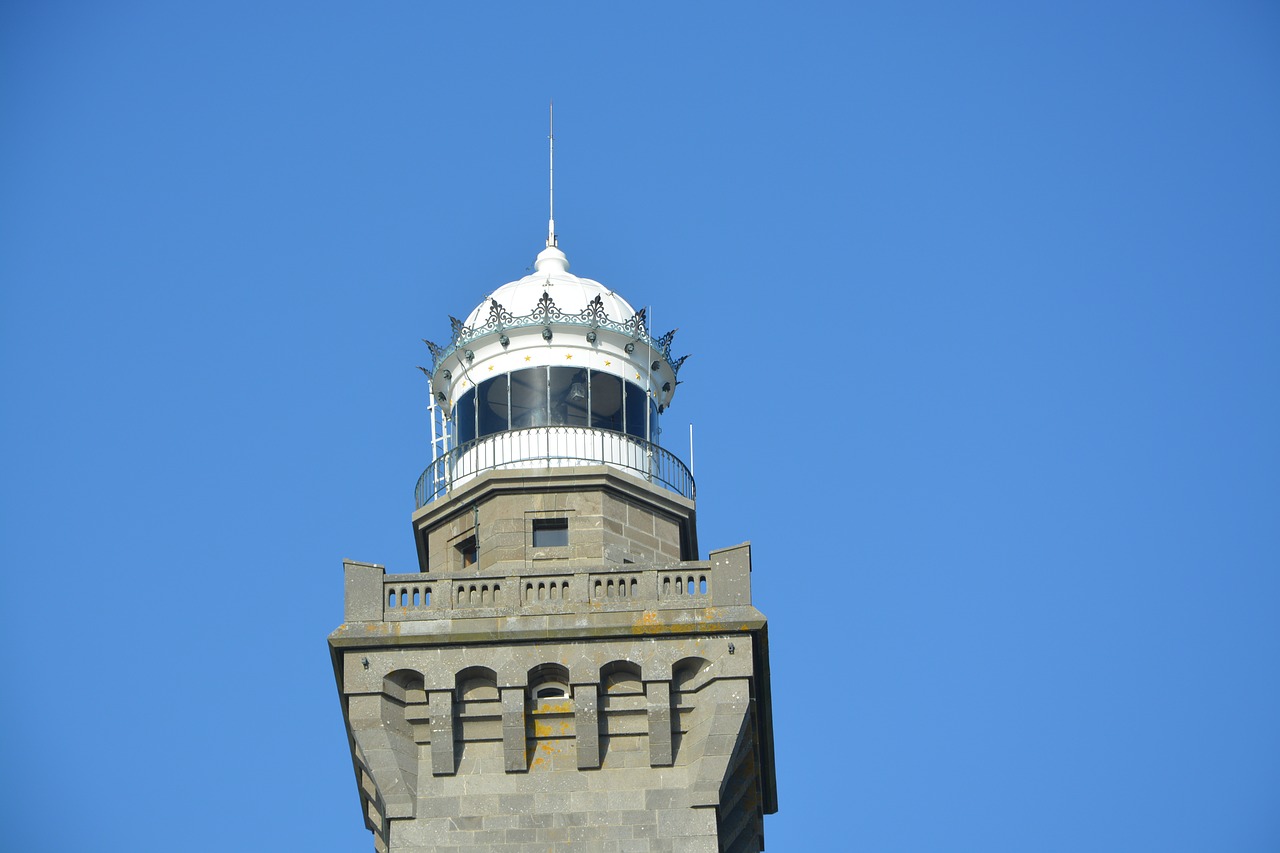 lighthouse  lighthouse saint pierre  finistère bretagne free photo