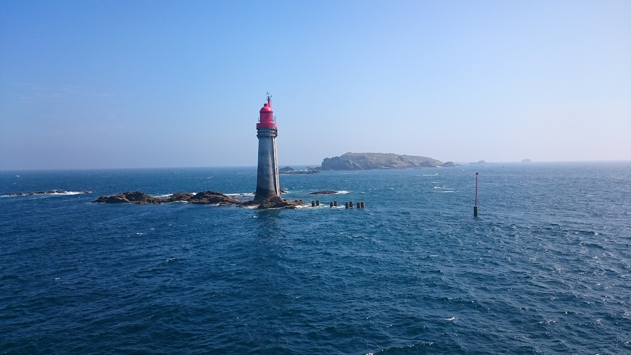 lighthouse  beacon  st malo free photo