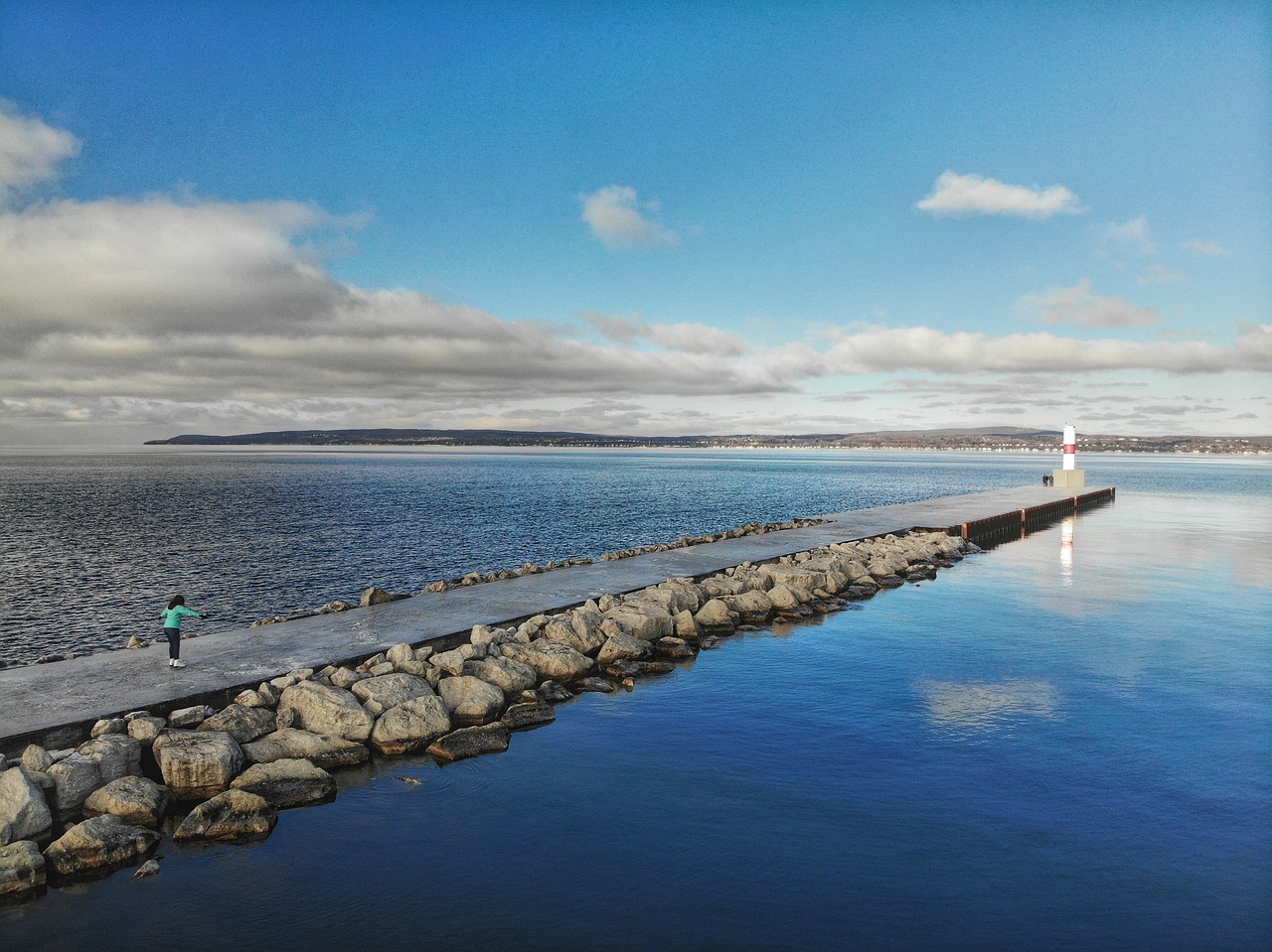 lighthouse  ice skating  lake free photo