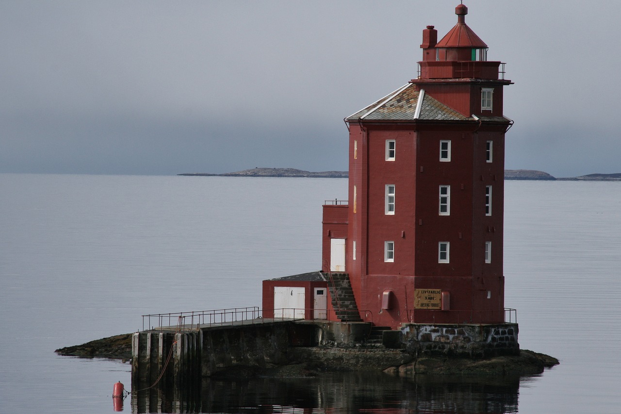 lighthouse  sea  house free photo