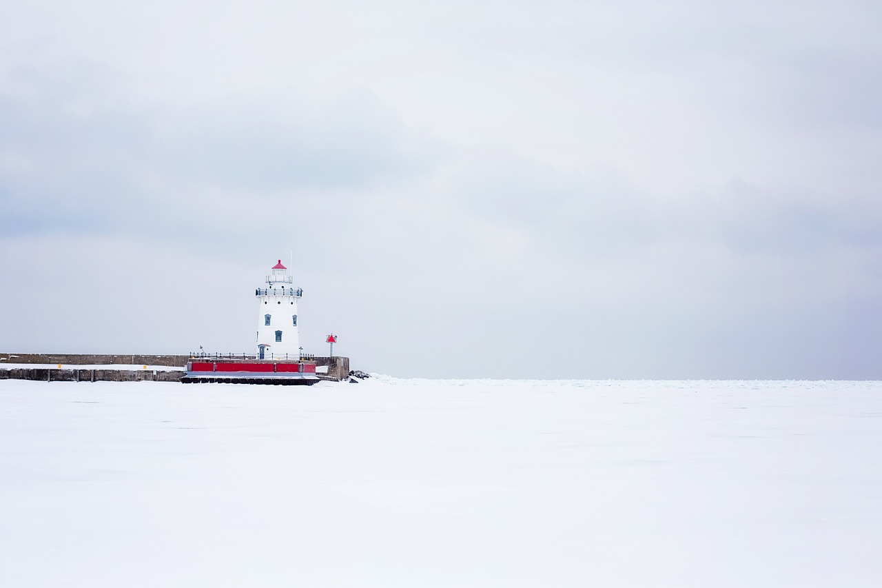 lighthouse michigan white free photo