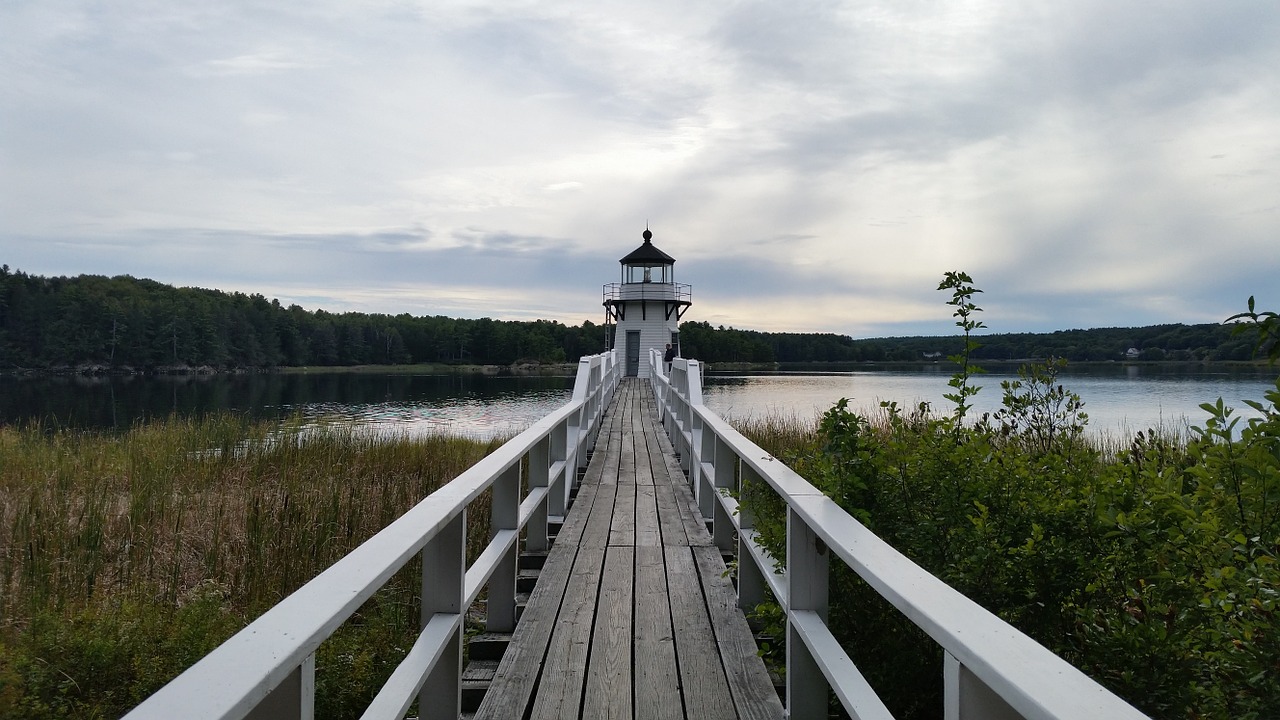 lighthouse light house harbor free photo