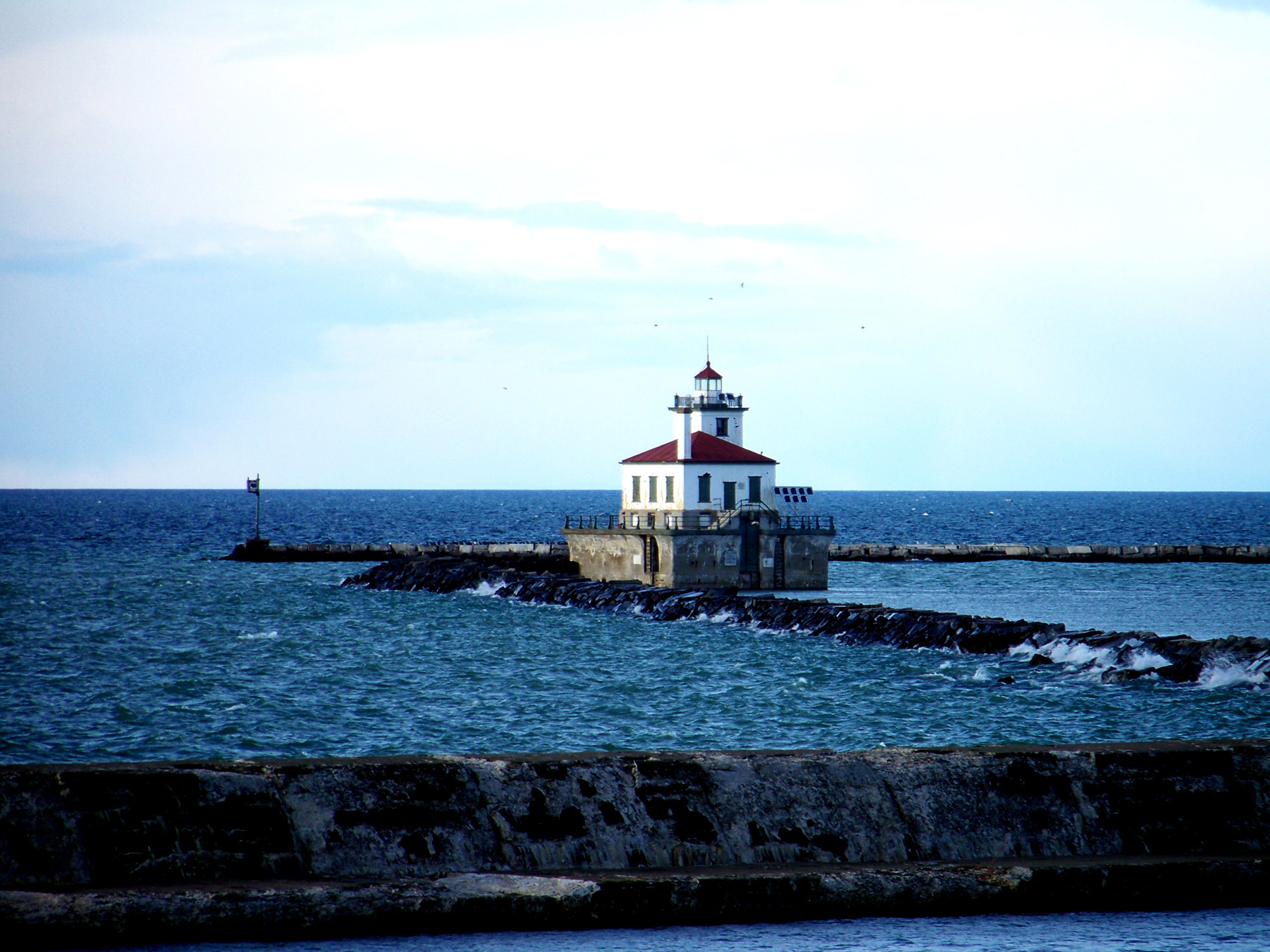 water lighthouse lake free photo