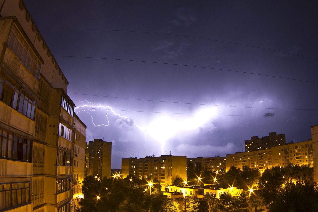 lightning community at home free photo