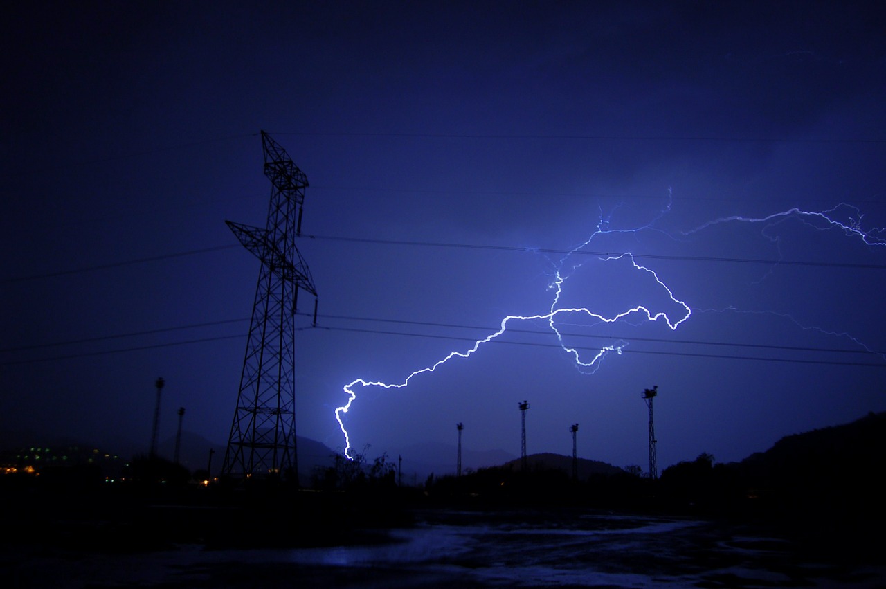 lightning ray night free photo