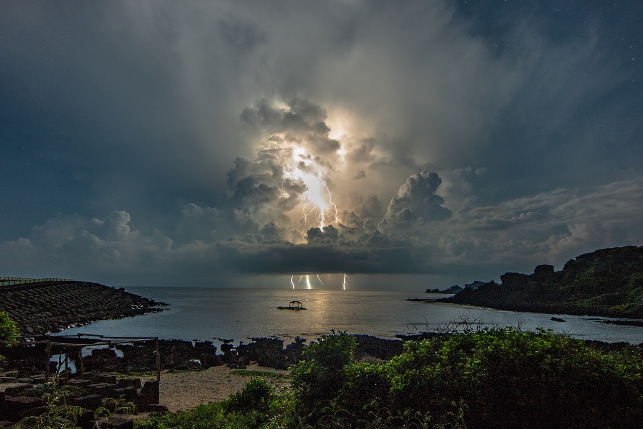 lightning  sea  a surname free photo