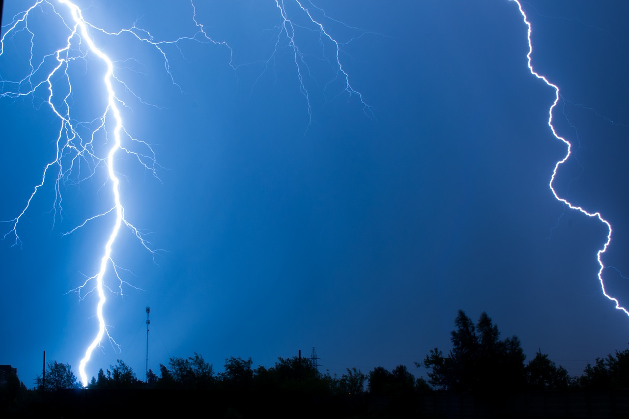 lightning  thunderstorm  nature free photo