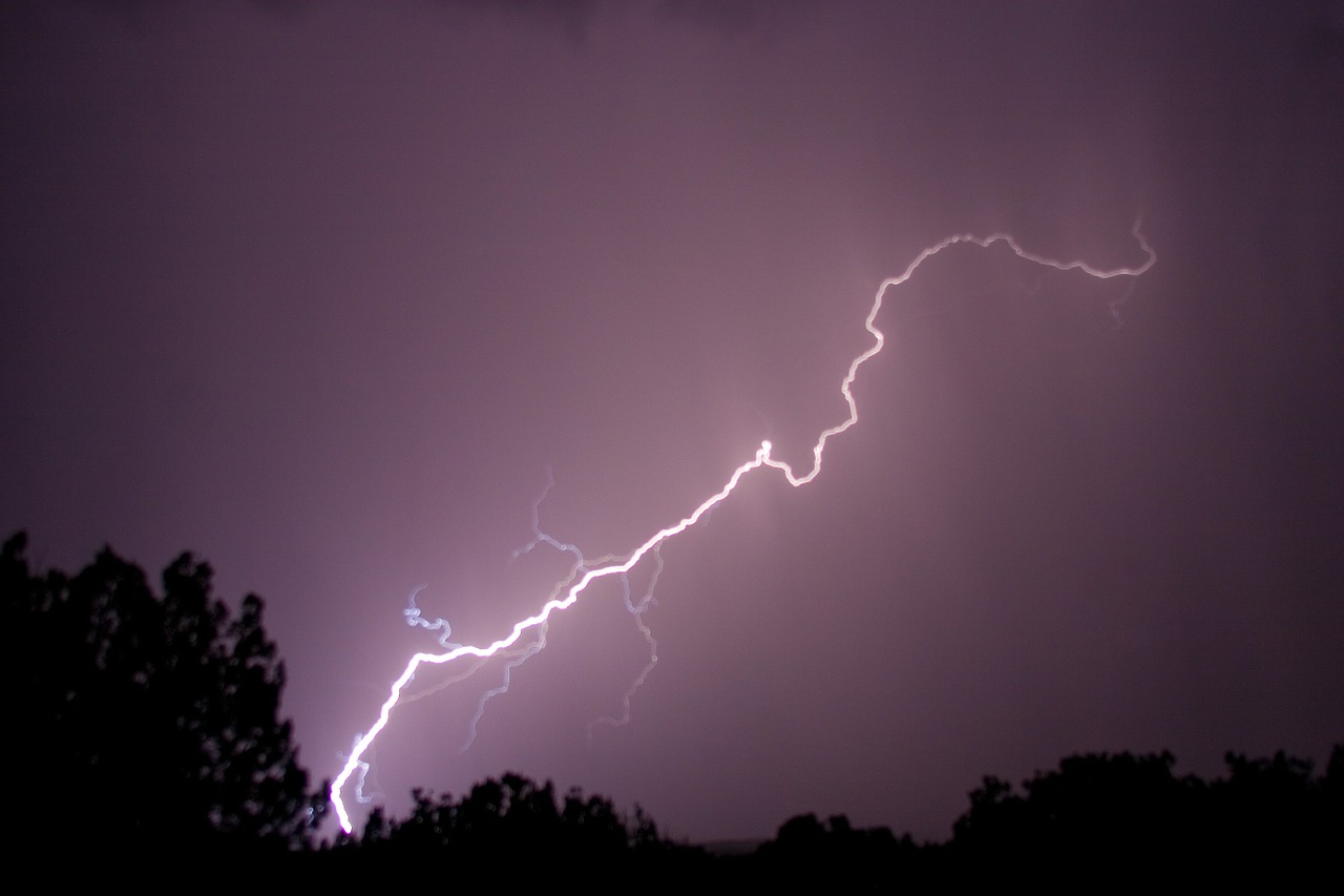 lightning thunderbolt storm free photo
