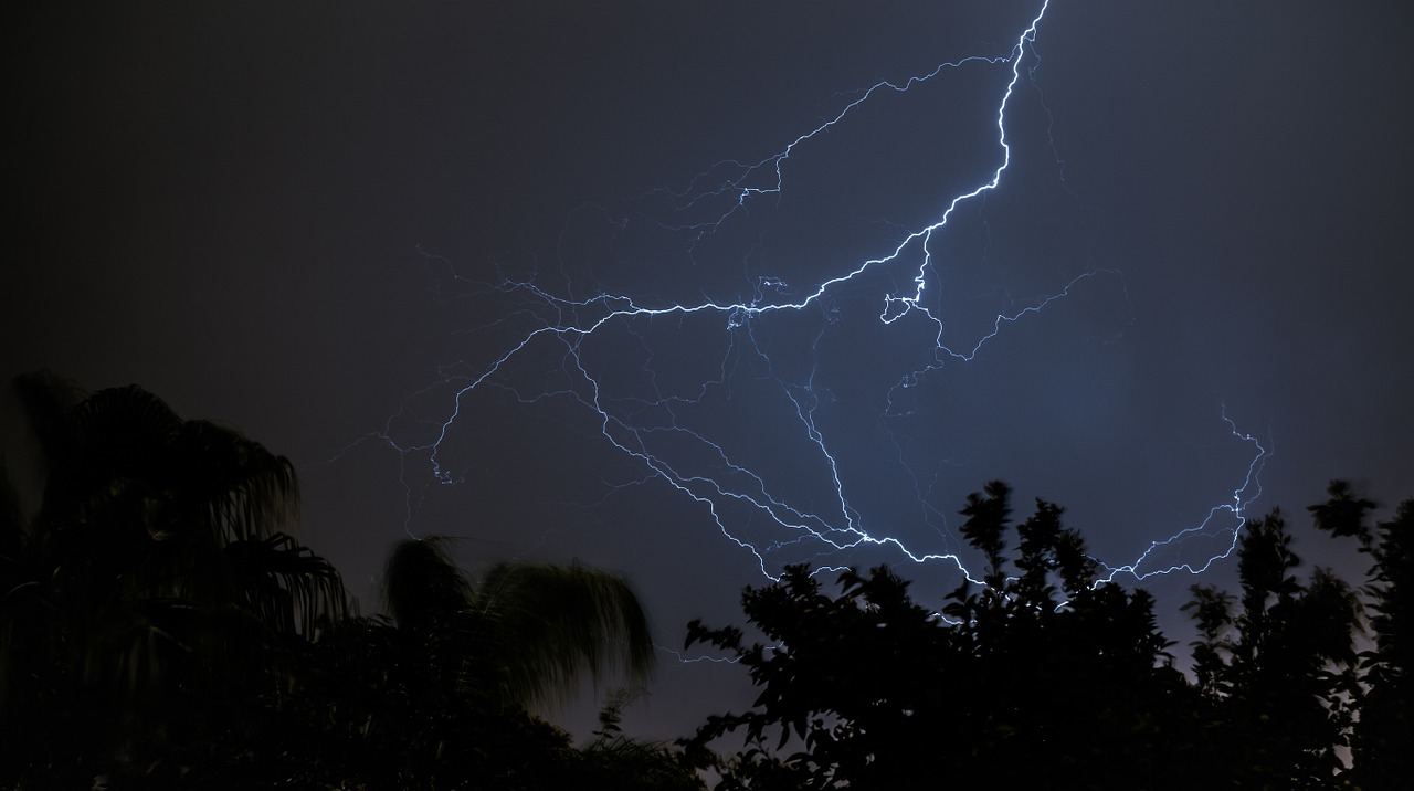 lightning sky night free photo