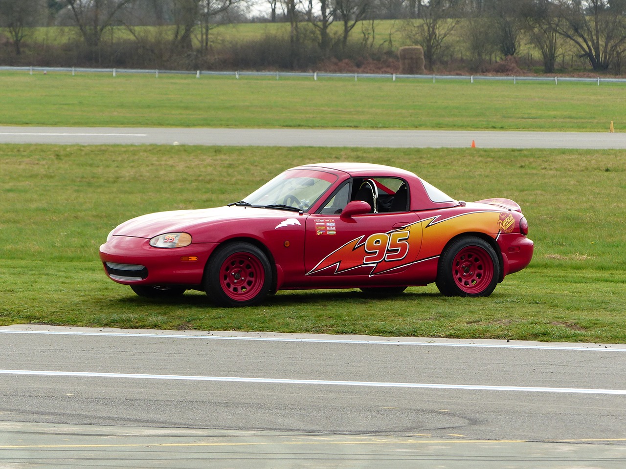 lightning mcqueen car red free photo