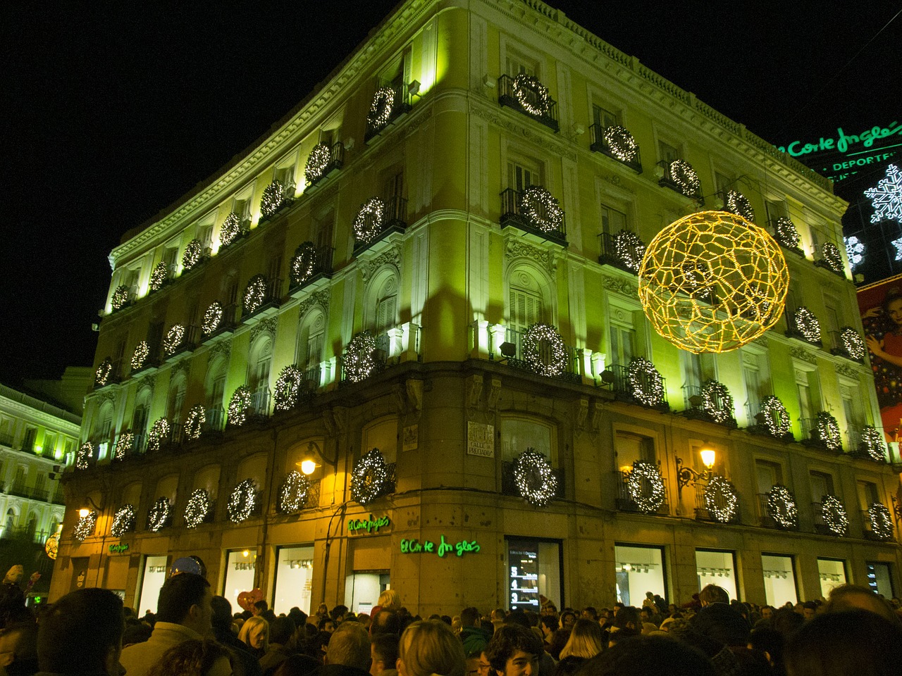 lights christmas facade free photo