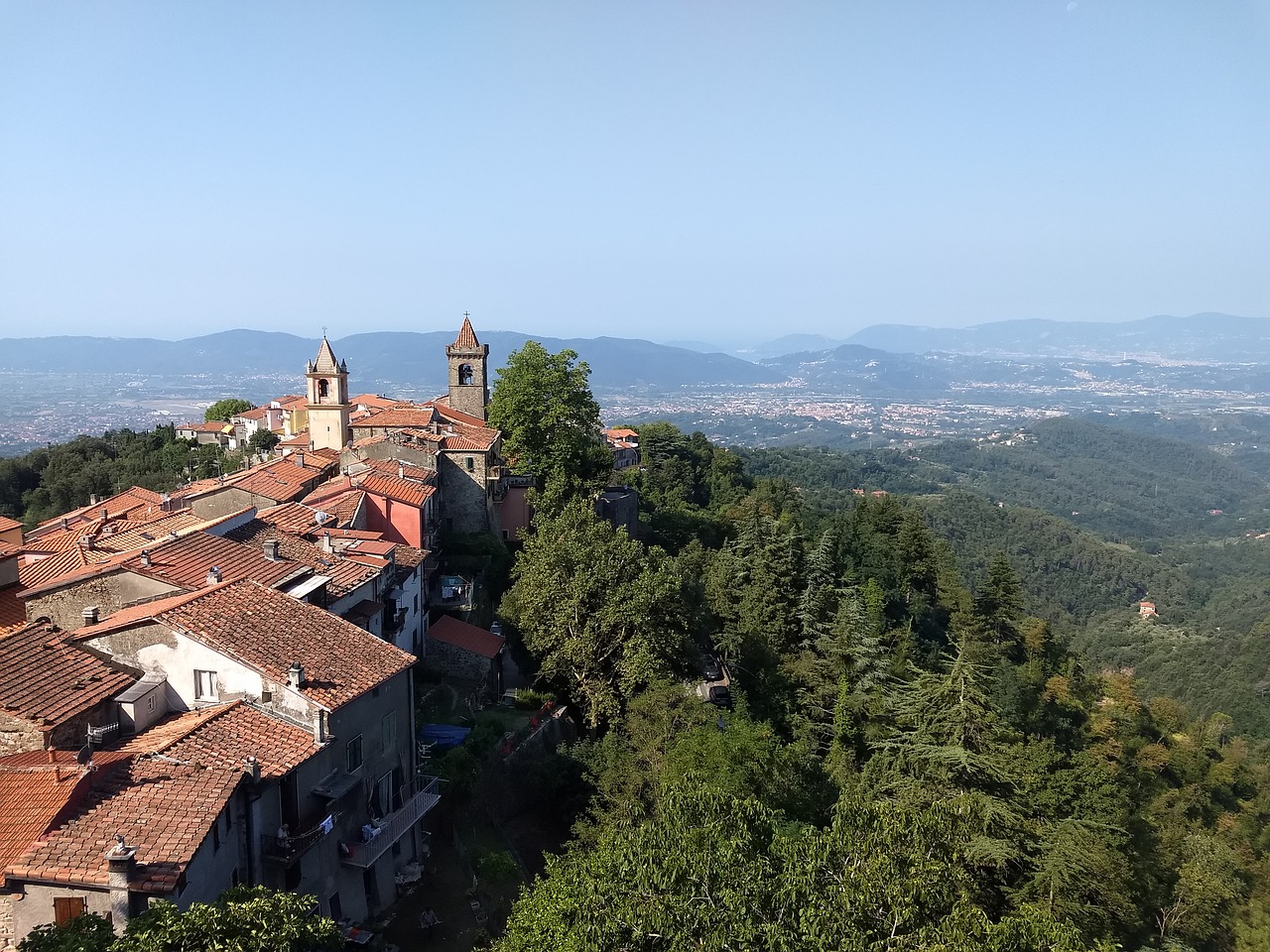 liguria  fosdinovo  italy free photo