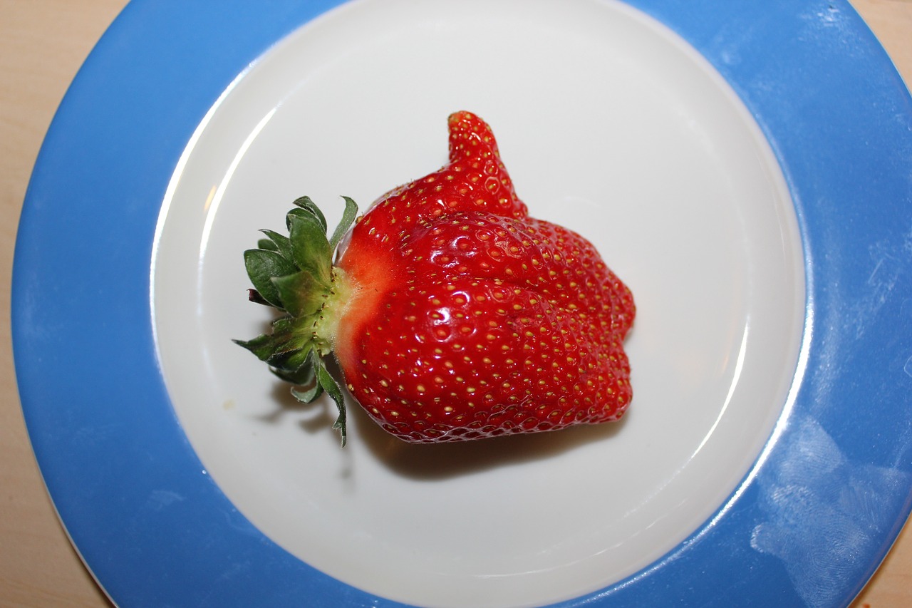 like strawberry fruit free photo