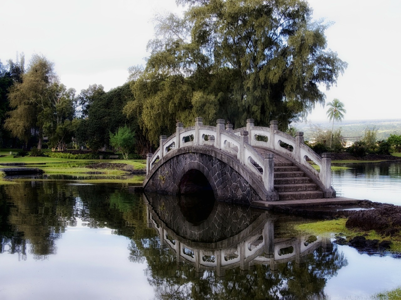 liliuokalani park hawaii bridge free photo