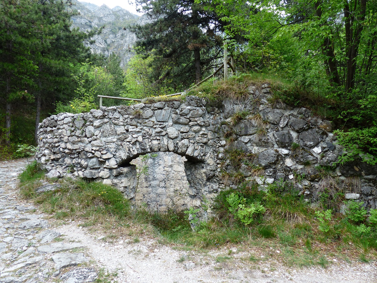 lime kiln historically ruin free photo