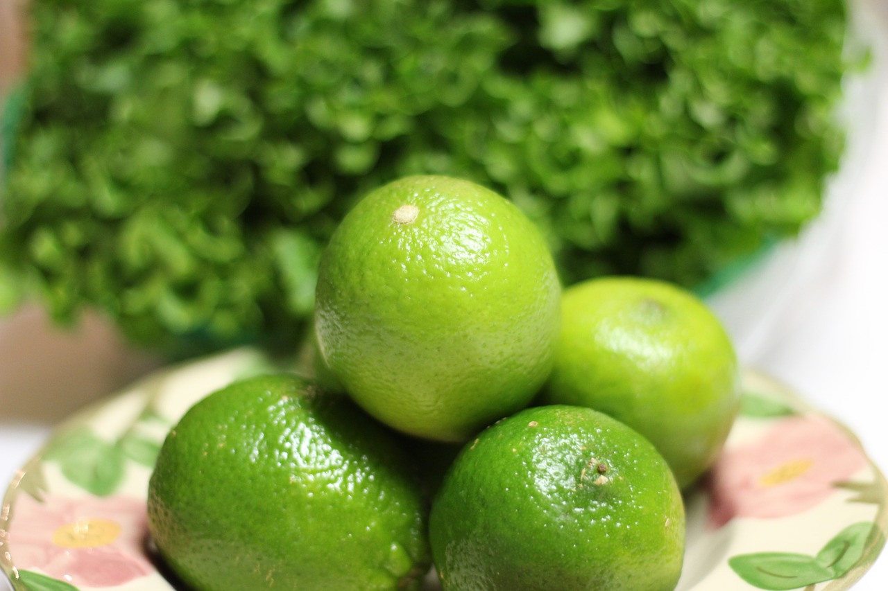limes fruit green free photo
