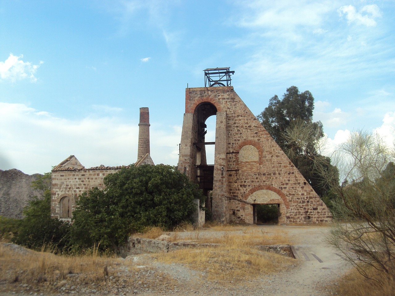 linares mount mine free photo