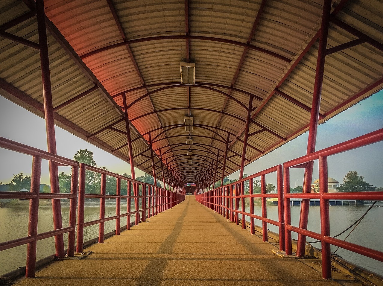 line red bridge free photo