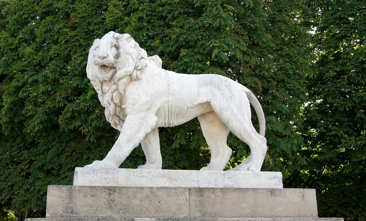 lion statue paris free photo