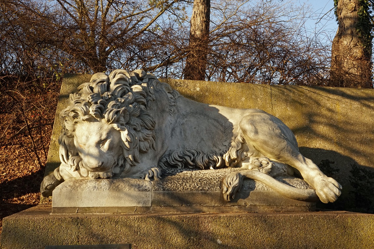 lion stone sculpture free photo