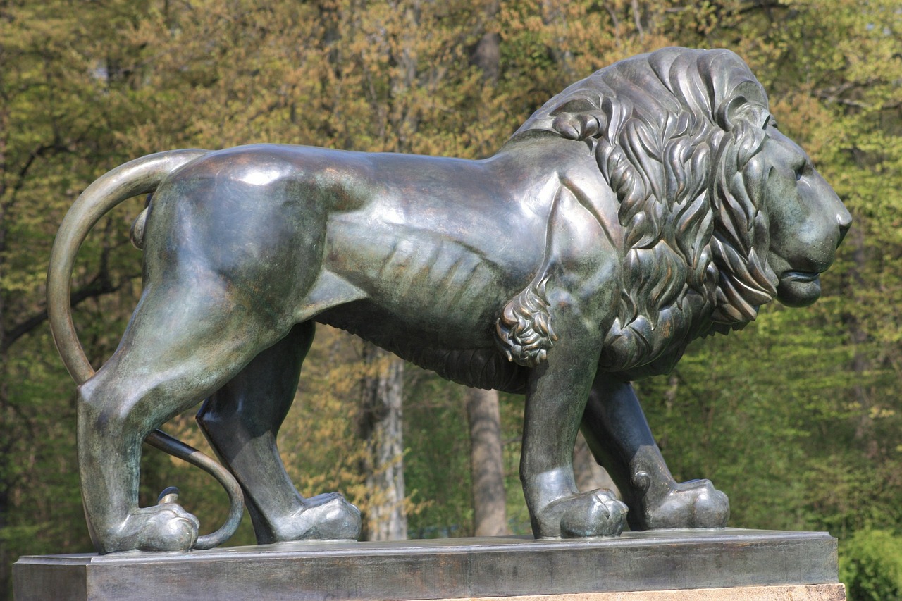 lion statue monument free photo