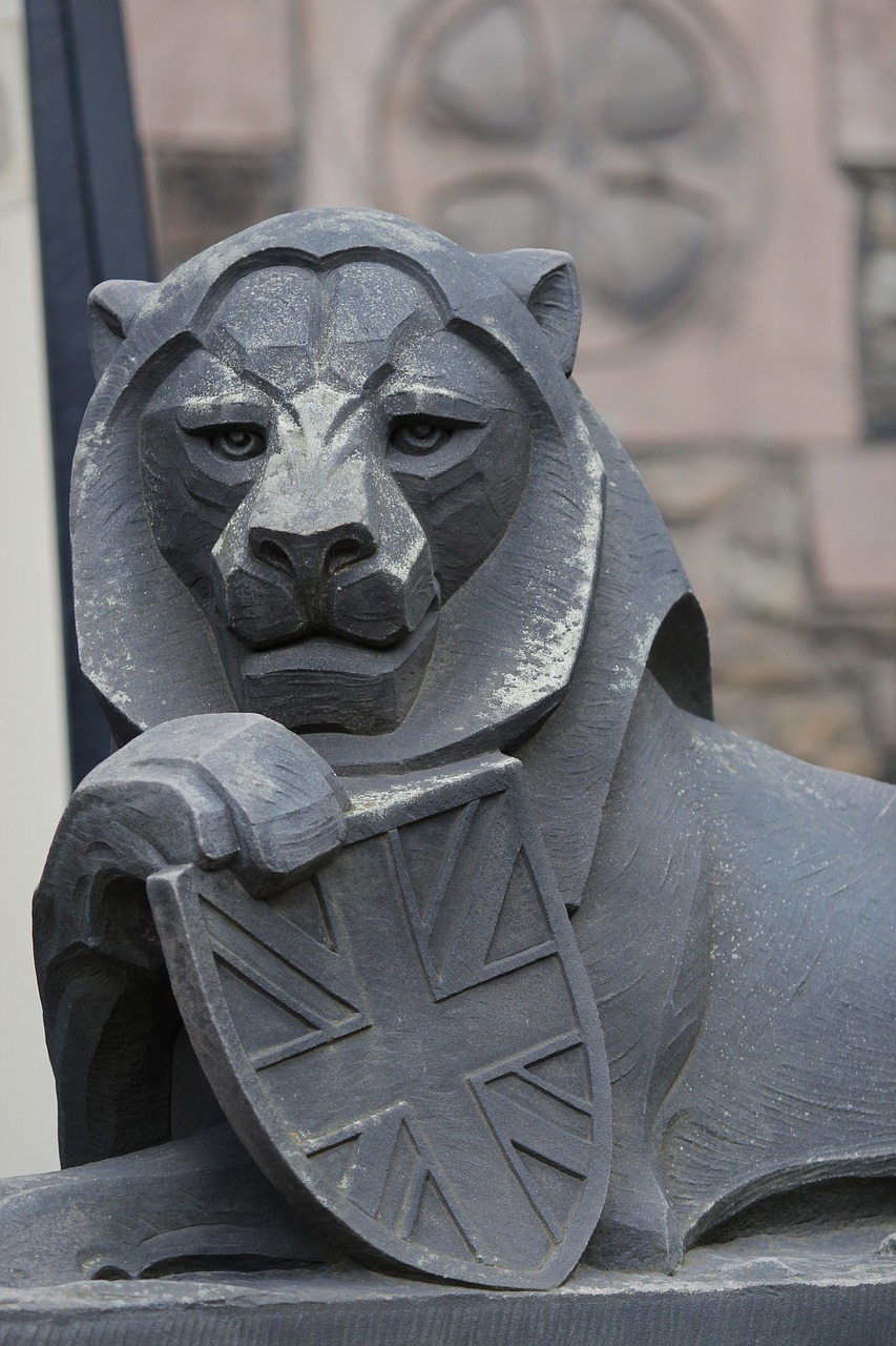 lion stone sculpture scotland free photo