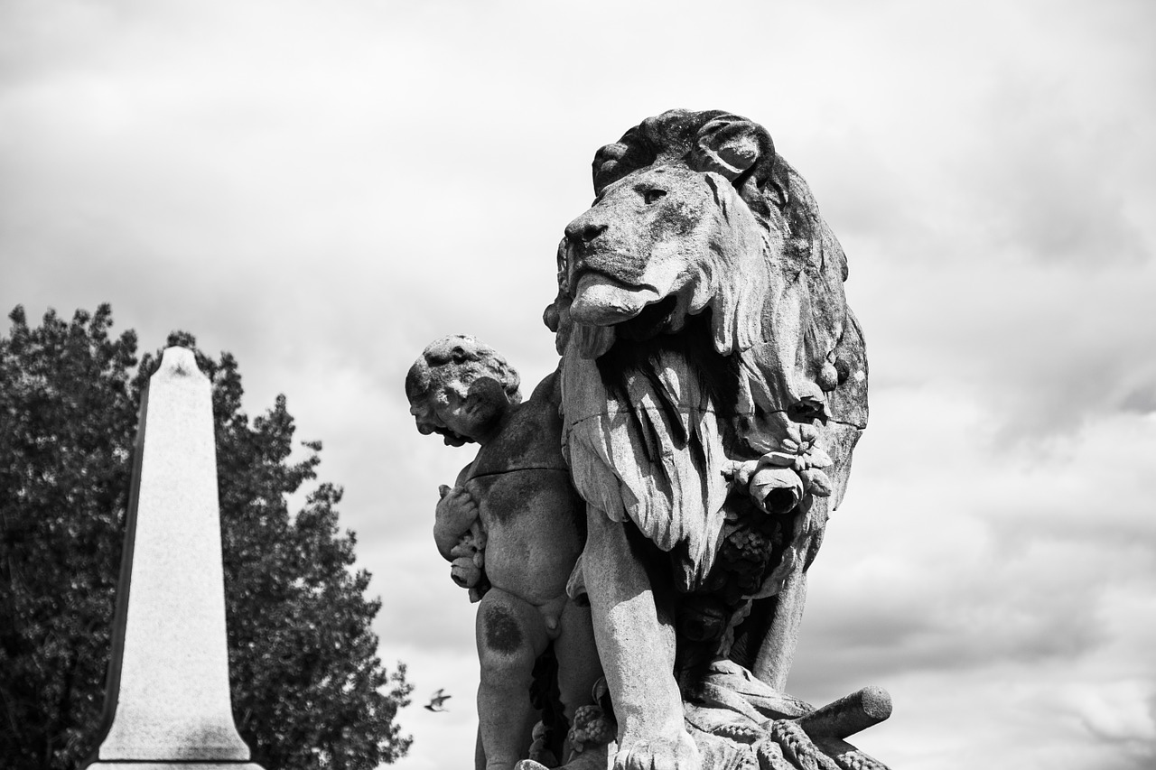 lion statue paris free photo